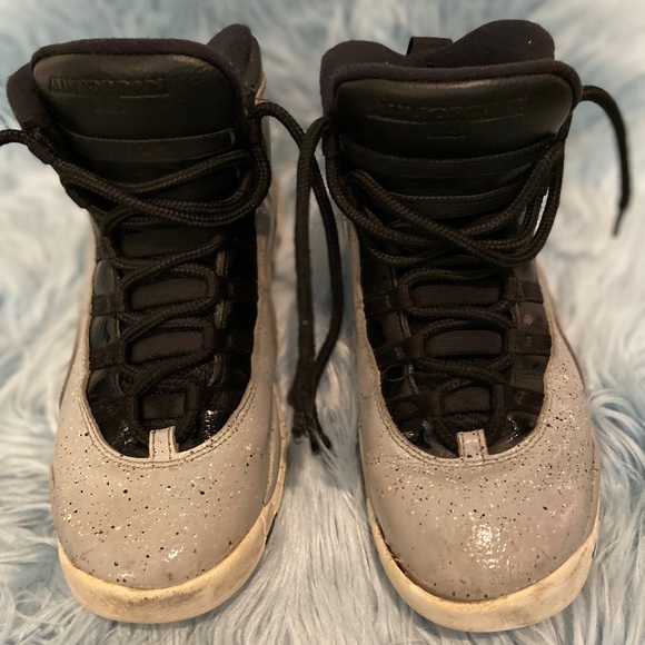 Sneakers - Picture 2 of 3